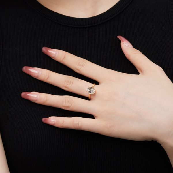 2 carat round cut engagement rings​